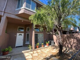 279 N Skyline Dr in Thousand Oaks, CA - Building Photo