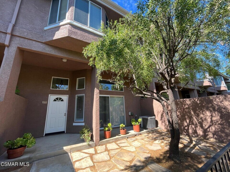 279 N Skyline Dr in Thousand Oaks, CA - Building Photo