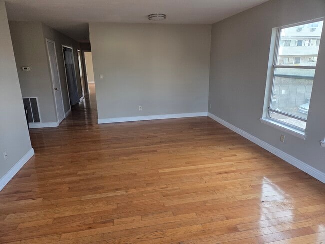 37 Greenwich Ave, Unit 1-12 in Stamford, CT - Building Photo - Building Photo