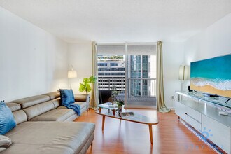 1200 Brickell Bay Dr in Miami, FL - Building Photo - Building Photo