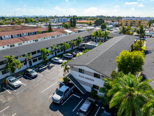 Plaza Gardenia Apartments in Hialeah, FL - Building Photo - Building Photo