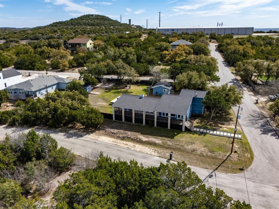 6607 Avenida Ann St in Lago Vista, TX - Building Photo