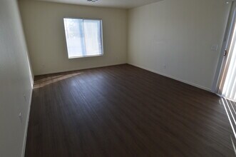 4430 E Van Buren Ave, Unit 203 in Las Vegas, NV - Foto de edificio - Building Photo