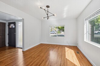 317 9th Ave in Kirkland, WA - Building Photo - Building Photo