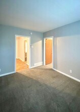 600 S Cedar Ave-Unit -B in Independence, MO - Building Photo - Building Photo