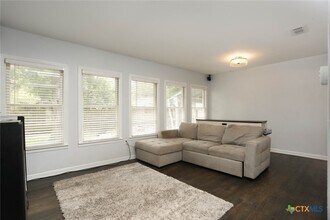 621 Hackberry St in Seguin, TX - Building Photo - Building Photo