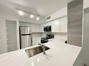 7832 Sonoma Springs Cir in Greenacres, FL - Building Photo - Building Photo