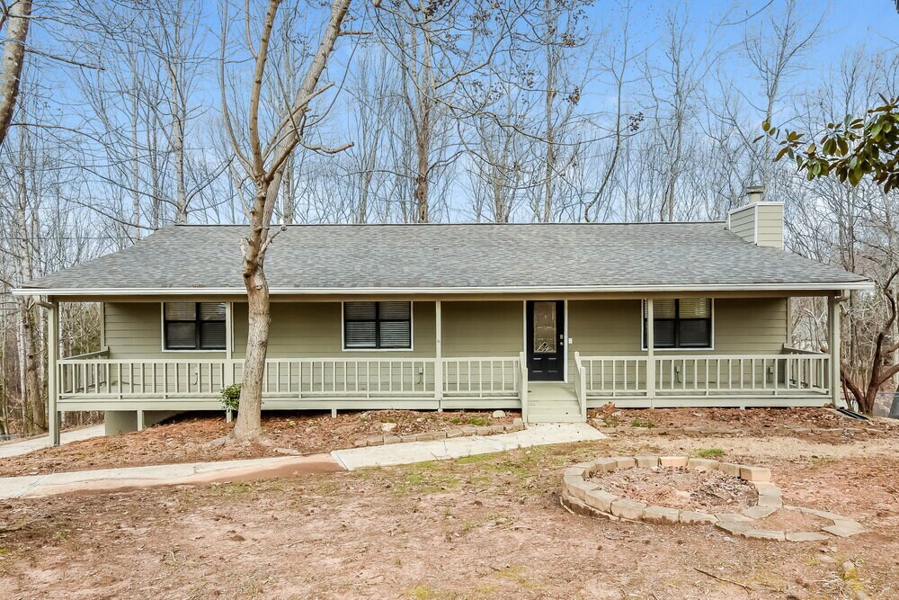 584 Brooks St in Dallas, GA - Building Photo