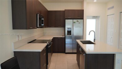 8301 NW 41st St, Unit B-409 in Doral, FL - Building Photo - Building Photo