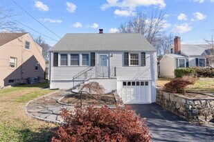 16 Silk St in Norwalk, CT - Building Photo