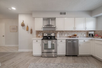 14295 Chamberlain Ave in Largo, FL - Building Photo - Building Photo