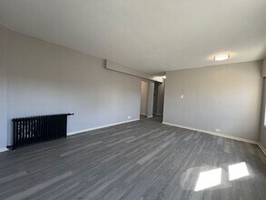 7327 N Rogers Ave in Chicago, IL - Building Photo - Building Photo