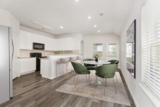 3614 Judges Dr in Ennis, TX - Foto de edificio - Building Photo