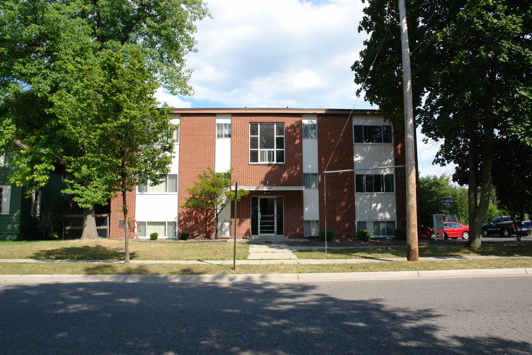 Millford Arms Apartments in East Lansing, MI - Building Photo