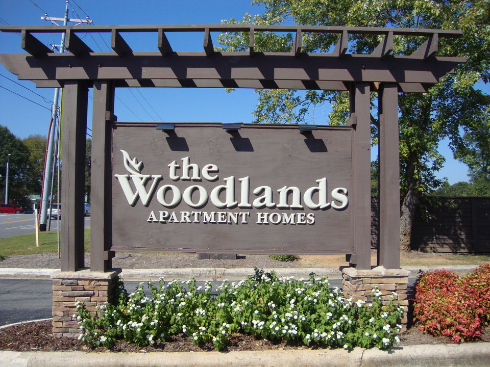 The Woodlands Apartments in Florence, AL - Foto de edificio