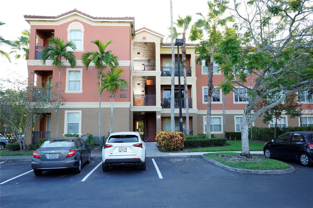 4506 SW 160th Ave in Miramar, FL - Building Photo