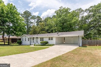 50 Wills Dr in Alpharetta, GA - Foto de edificio - Building Photo