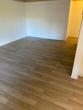 555 Greenbrier Dr in Oceanside, CA - Foto de edificio - Building Photo