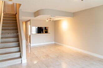 16749 Hemingway Dr in Weston, FL - Building Photo - Building Photo