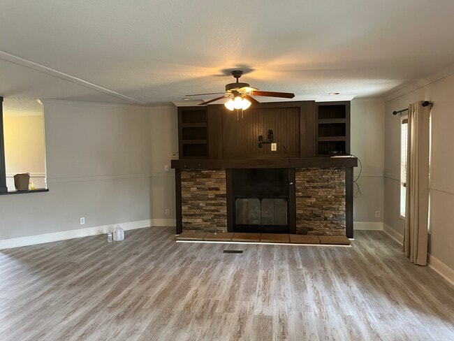 571 Berry Shoals Rd in Duncan, SC - Building Photo - Building Photo