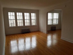 1651 W Touhy Ave in Chicago, IL - Foto de edificio - Building Photo