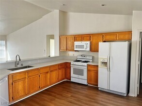 10733 Esk Dr in Las Vegas, NV - Building Photo - Building Photo