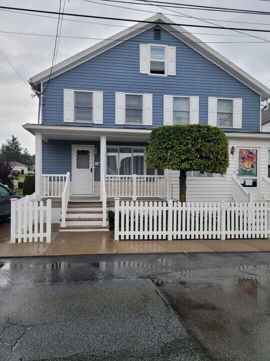 21 Cook St in Plains, PA - Building Photo