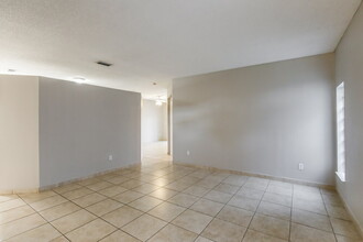 1235 NW 192nd Way in Pembroke Pines, FL - Building Photo - Building Photo