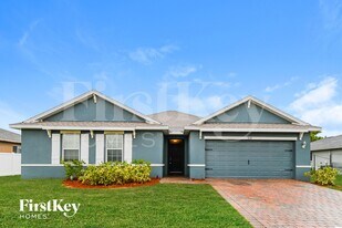 614 SW 25th Ln in Cape Coral, FL - Building Photo