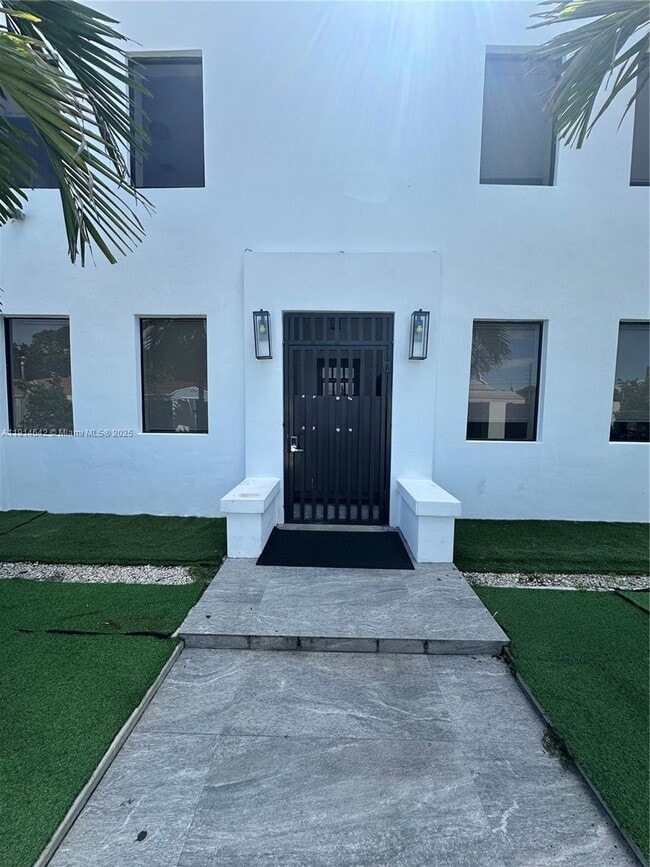 676 NW 47th St in Miami, FL - Building Photo - Building Photo