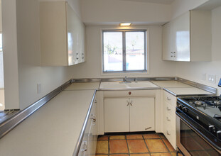 975 E Camino Parocela in Palm Springs, CA - Building Photo - Building Photo