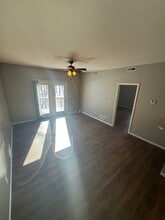 Knipp Drive Apartments in Jefferson City, MO - Building Photo - Building Photo