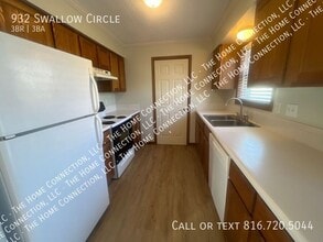 932 Swallow Cir in Liberty, MO - Building Photo - Building Photo