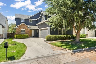 552 E Whitney Ct in Eagle, ID - Building Photo