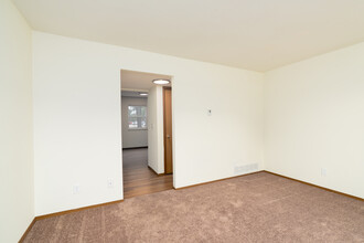 Parkview in Edwardsville, IL - Building Photo - Interior Photo