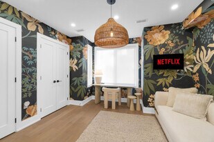 972 Danforth Ave, Unit SI ID1403771P in Toronto, ON - Building Photo