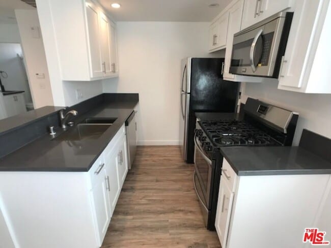 601 Normandie Ave in Los Angeles, CA - Building Photo - Building Photo