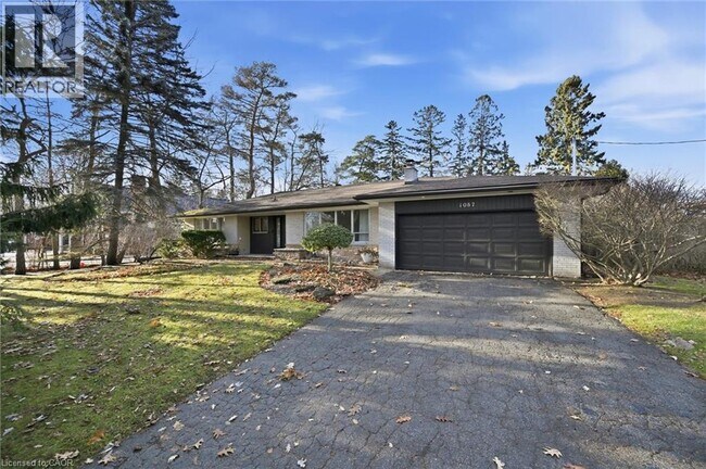 1087 Linbrook Rd in Oakville, ON - Building Photo - Building Photo