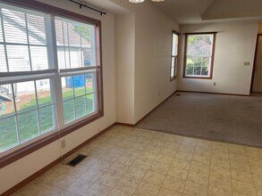 1226 Bluegrass Rd in Nixa, MO - Building Photo - Building Photo