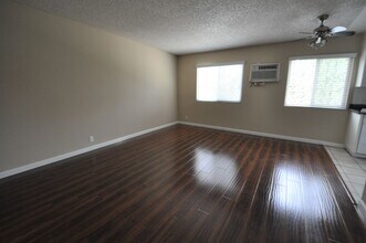 7101 Haskell Ave in Los Angeles, CA - Foto de edificio - Building Photo