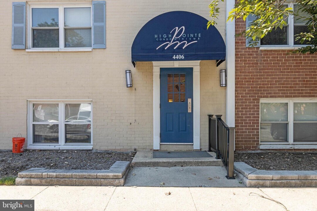 4406 Falls Bridge Dr-Unit -D in Baltimore, MD - Foto de edificio