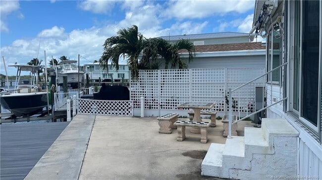 10701 S Ocean Dr in Jensen Beach, FL - Building Photo - Building Photo