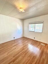 62 Erickson Ave in Shady Cove, OR - Building Photo - Building Photo