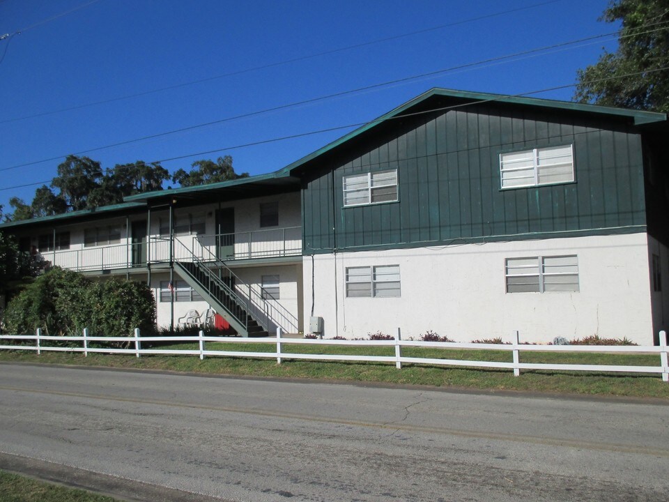 Tomoka Gardens in Ormond Beach, FL - Foto de edificio