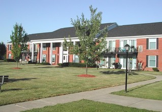 Country Gardens in Central Square, NY - Foto de edificio - Building Photo