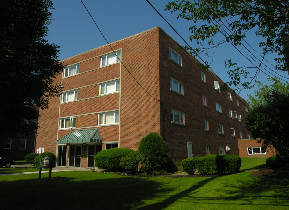 Almar Arms in Shaker Heights, OH - Building Photo