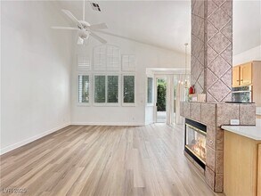 2424 Shady Vista Dr in Las Vegas, NV - Building Photo - Building Photo