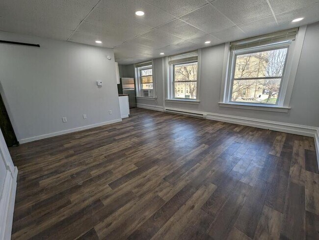 124 S 2nd St in Knoxville, IA - Foto de edificio - Building Photo