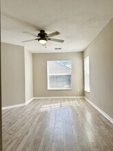 6104 White Sails Dr in Wesley Chapel, FL - Foto de edificio - Building Photo