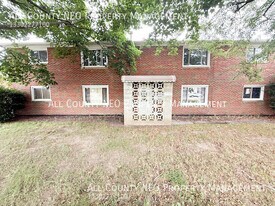 1737 Portage Trail in Cuyahoga Falls, OH - Building Photo